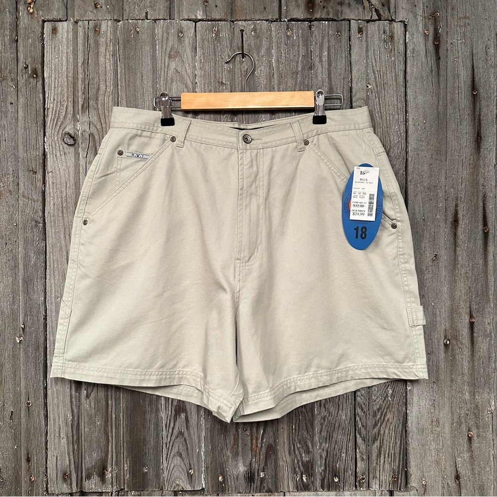Women's Vintage Revolt Khaki Cargo Shorts Sz 18 Plus NWT
